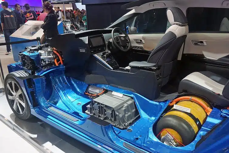 Coche de hidrógeno -Sección del Toyota Mirai - Sostenible y Circular